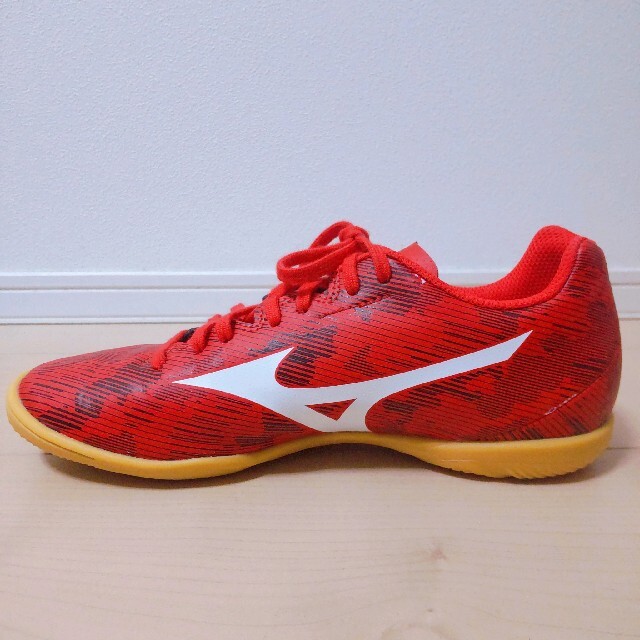 MIZUNO(ミズノ)の【24cm】 ミズノ サッカートレーニングシューズ/ジュニア 3Ｅ 幅広 スポーツ/アウトドアのサッカー/フットサル(シューズ)の商品写真