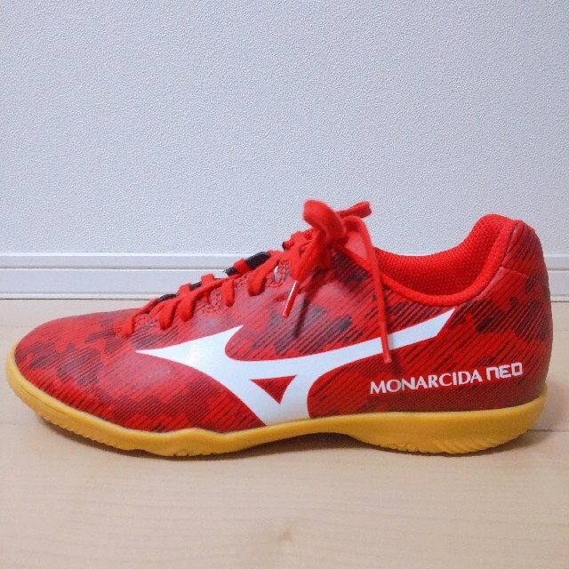 MIZUNO(ミズノ)の【24cm】 ミズノ サッカートレーニングシューズ/ジュニア 3Ｅ 幅広 スポーツ/アウトドアのサッカー/フットサル(シューズ)の商品写真