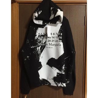 マルタンマルジェラ(Maison Martin Margiela)の黒48新品 メゾン マルジェラ ペイント カレンダーロゴ スウェット パーカー(スウェット)