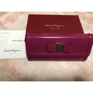 サルヴァトーレフェラガモ(Salvatore Ferragamo)のSalvatore Ferragamo 長財布 ヴァラリボン レザー 光沢あり(財布)