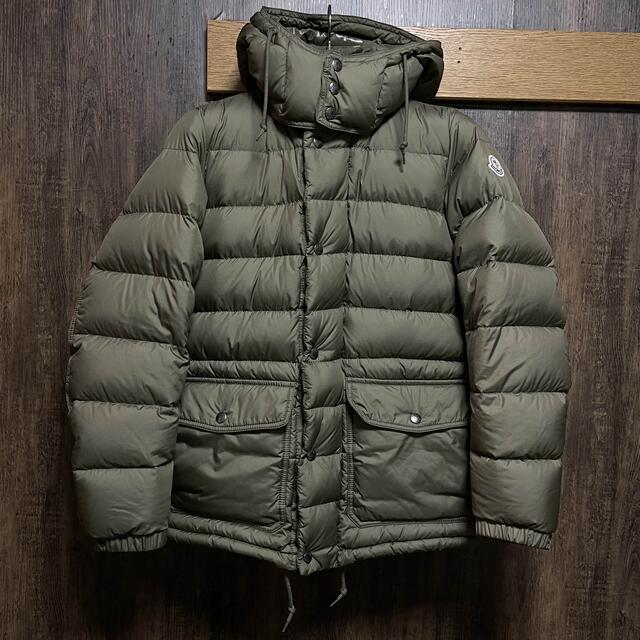 MONCLER(モンクレール)の美品モンクレール　ダウンジャケット　カーキ レディースのジャケット/アウター(ダウンジャケット)の商品写真