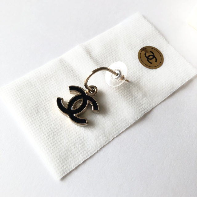 CHANEL ココマーク スイング フープ ピアス BTS テヒョン 着用 CHANEL ココマーク スイング フープ ピアス BTS テヒョン 着用