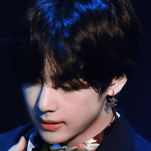 激レア】BTS V着用 CHANEL フープピアステテ着用 - ピアス(片耳用) 激レア】BTS V着用 CHANEL フープピアステテ着用 - ピアス(片耳用)