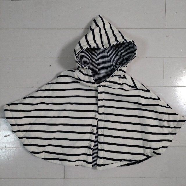 PETIT BATEAU(プチバトー)の（プチバトー）リバーシブルポンチョ キッズ/ベビー/マタニティのベビー服(~85cm)(ジャケット/コート)の商品写真