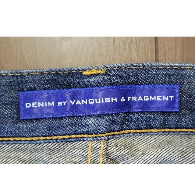 VANQUISH(ヴァンキッシュ)のDENIM BY VANQUISH Size 32 WIDE STRAIGHT メンズのパンツ(デニム/ジーンズ)の商品写真