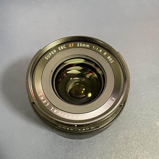 富士フイルム(フジフイルム)のFUJIFILM xf23mm f1.4【最終日】 スマホ/家電/カメラのカメラ(レンズ(単焦点))の商品写真