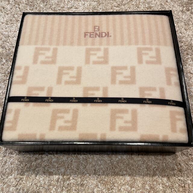 FENDI(フェンディ)の新品☆フェンディ 毛布 インテリア/住まい/日用品の寝具(毛布)の商品写真