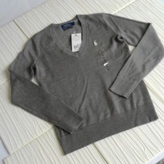 ポロラルフローレン(POLO RALPH LAUREN)のPOLO RALPH LAURENグレーVネックセーター ⭐新品⭐Sサイズ (ニット/セーター)