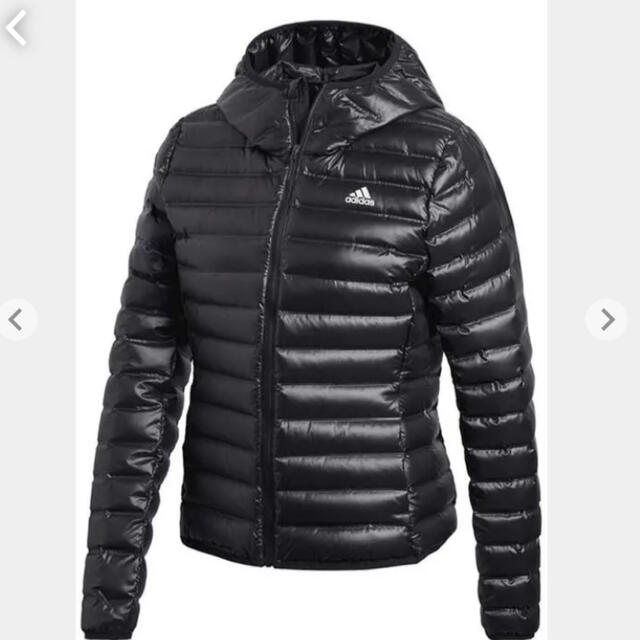 adidas(アディダス)のアディダス　ダウンジャケット　ジャンパー  レディース　ブラック　黒　赤　冬 レディースのジャケット/アウター(ダウンジャケット)の商品写真