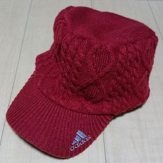 アディダス(adidas)の【ニット帽】☆adidas☆ツバ付　エンジ　　　　《送料込み・匿名配送》(ニット帽/ビーニー)