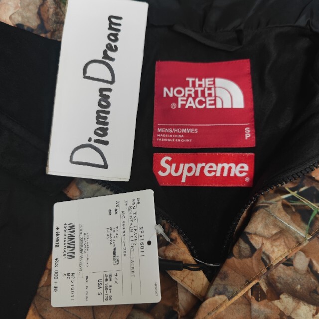 Supreme(シュプリーム)の新品 Supreme North Face Mountain Light 落ち葉 メンズのジャケット/アウター(マウンテンパーカー)の商品写真