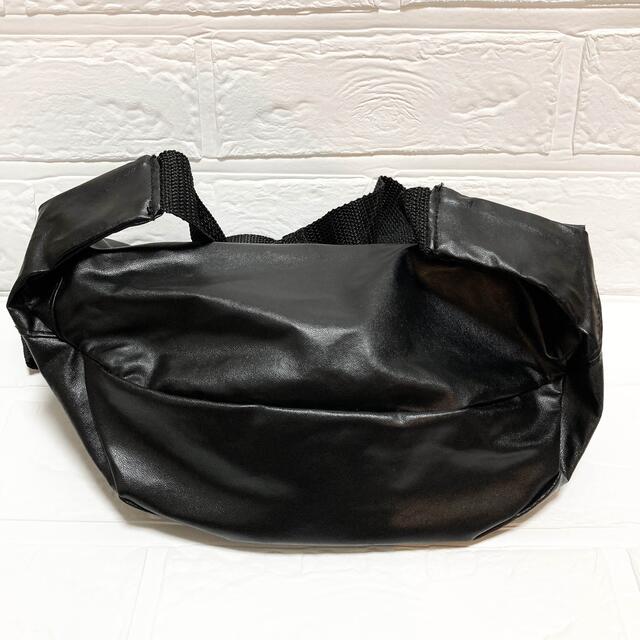 STUSSY(ステューシー)の【美品】 stussy ウエスト　ポーチ　ブラック　白　ロゴ メンズのバッグ(ウエストポーチ)の商品写真