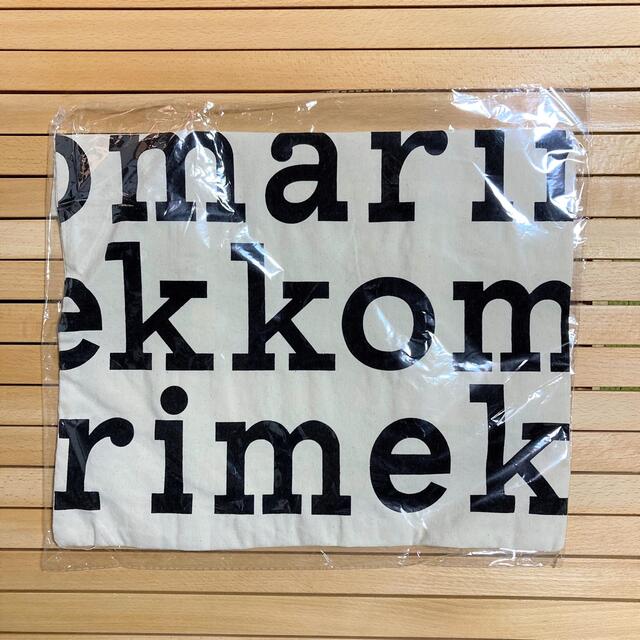 marimekko(マリメッコ)の【新品・希少】マリメッコ ノベルティ トートバック 黒文字 レディースのバッグ(トートバッグ)の商品写真