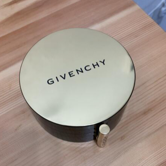 GIVENCHY(ジバンシィ)のGIVENCHY 空港限定トラベルメイクパレット コスメ/美容のキット/セット(コフレ/メイクアップセット)の商品写真