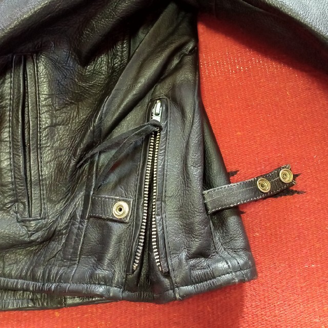 バイカーズレザー　シングルライダース　革ジャン　古着 メンズのジャケット/アウター(ライダースジャケット)の商品写真