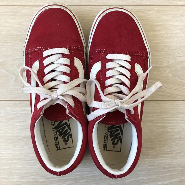 VANS(ヴァンズ)のVANS オールドスクール　レッド レディースの靴/シューズ(スニーカー)の商品写真