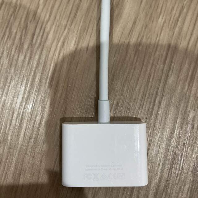 Apple(アップル)のApple MD826AM/A スマホ/家電/カメラのテレビ/映像機器(映像用ケーブル)の商品写真