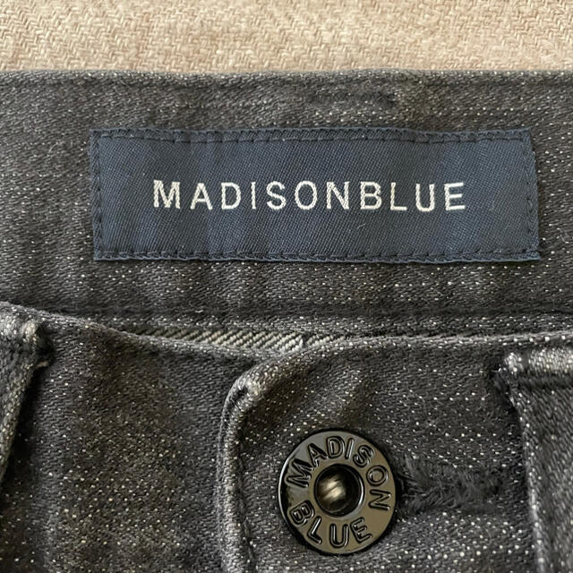 MADISONBLUE(マディソンブルー)の新品MADISONBLUE マディソンブルー ヘムカットスリムフレアデニム 00 レディースのパンツ(デニム/ジーンズ)の商品写真