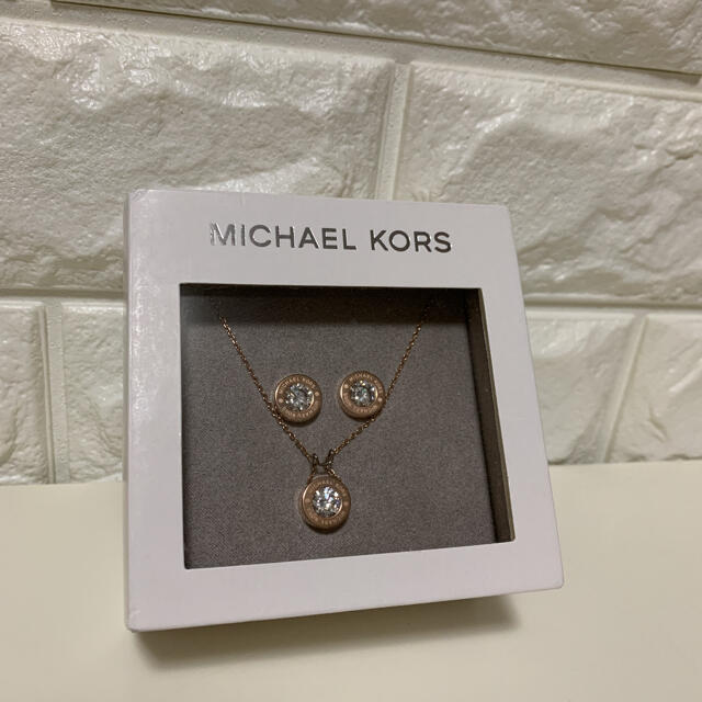 Michael Kors(マイケルコース)の【新品】MICHAEL KORS ネックレス・ピアスセット レディースのアクセサリー(ピアス)の商品写真