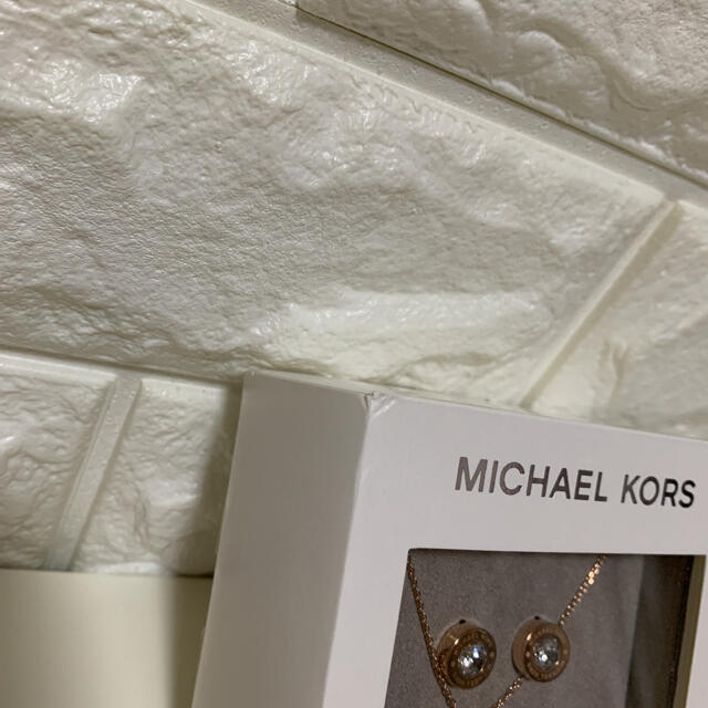 Michael Kors(マイケルコース)の【新品】MICHAEL KORS ネックレス・ピアスセット レディースのアクセサリー(ピアス)の商品写真