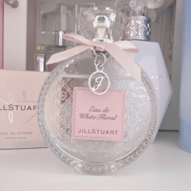 JILLSTUART(ジルスチュアート)のジルスチュアート　香水　ホワイトフローラル コスメ/美容の香水(香水(女性用))の商品写真