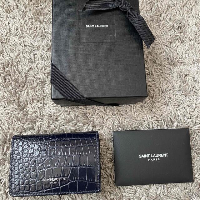 財布【美品】SAINT LAURENT 型押し折りたたみ財布　ネイビー