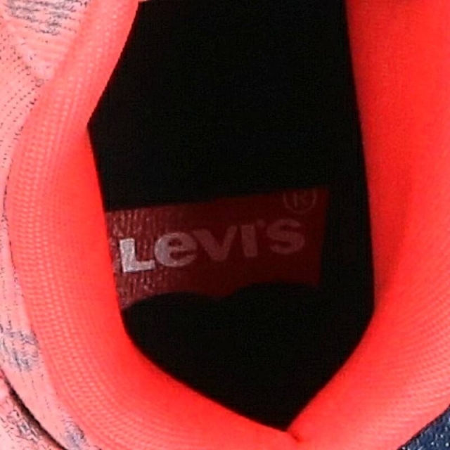 NIKE(ナイキ)のナイキ ×リーバイス/LEVI'S エアフォースワンリーバイスデニムハイカットス メンズの靴/シューズ(スニーカー)の商品写真