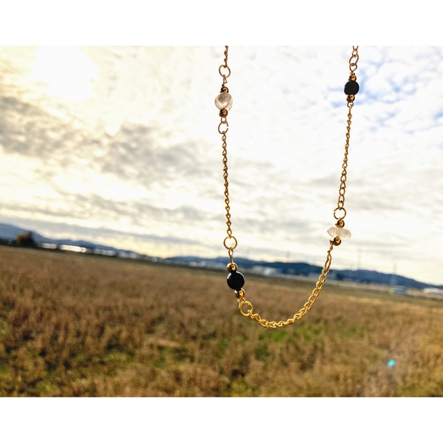 真っ黒オニキスと淡紫アメジストのネックレス ハンドメイドのアクセサリー(ネックレス)の商品写真