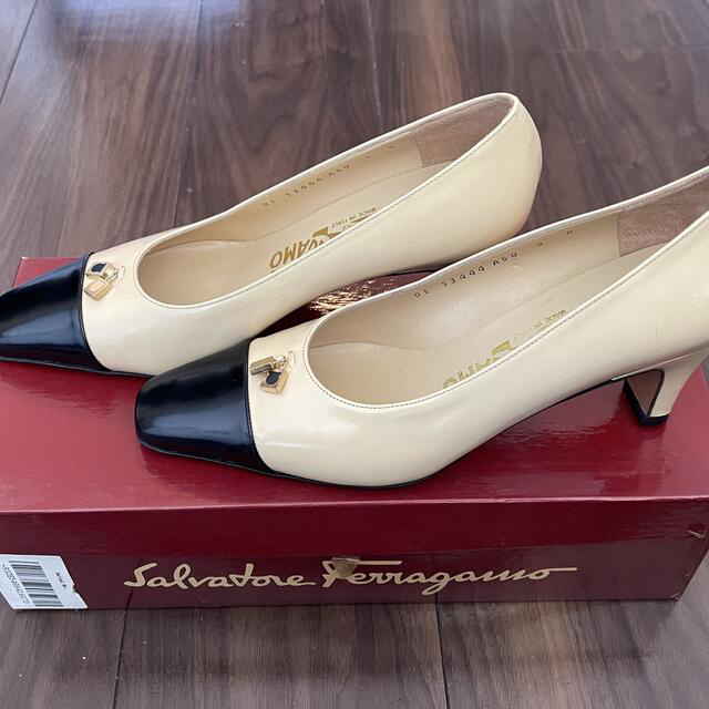 レディース Ferragamo バイカラーパンプスの通販 by pippi's shop