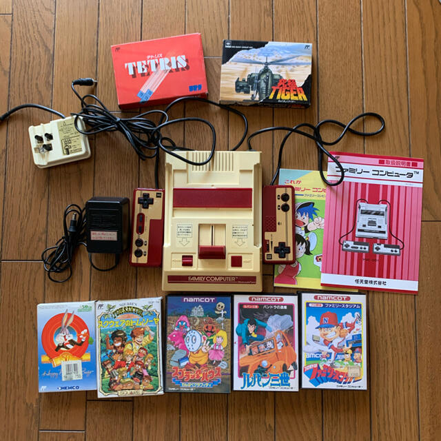 任天堂(ニンテンドウ)の任天堂ファミリーコンピューター本体&ゲームソフト エンタメ/ホビーのゲームソフト/ゲーム機本体(家庭用ゲーム機本体)の商品写真