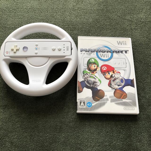 Wii(ウィー)のwii マリオカート　ソフト　ハンドル　コントローラセット エンタメ/ホビーのゲームソフト/ゲーム機本体(家庭用ゲーム機本体)の商品写真