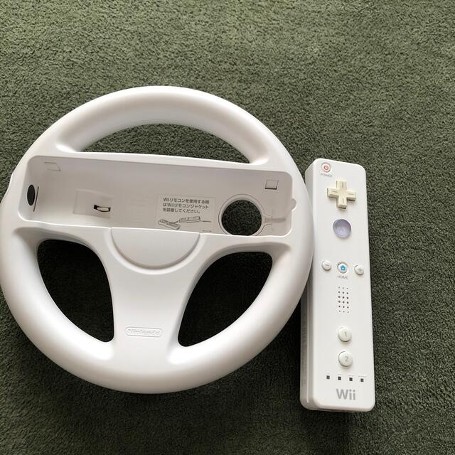 Wii(ウィー)のwii マリオカート　ソフト　ハンドル　コントローラセット エンタメ/ホビーのゲームソフト/ゲーム機本体(家庭用ゲーム機本体)の商品写真