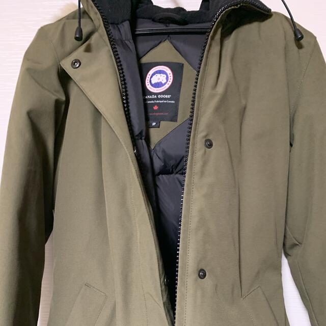 CANADA GOOSE(カナダグース)の最終値下げ　カナダグース　ヴィクトリア　Sサイズ レディースのジャケット/アウター(ダウンジャケット)の商品写真