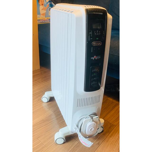 DeLonghi(デロンギ)のデロンギ　オイルヒーター　ＤＤＱ０８１５−ＢＫ スマホ/家電/カメラの冷暖房/空調(オイルヒーター)の商品写真