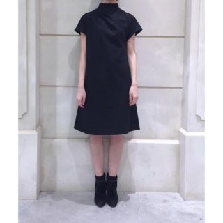 バーニーズニューヨーク(BARNEYS NEW YORK)のYOKOCHAN 半袖ワンピースBLACK(ひざ丈ワンピース)