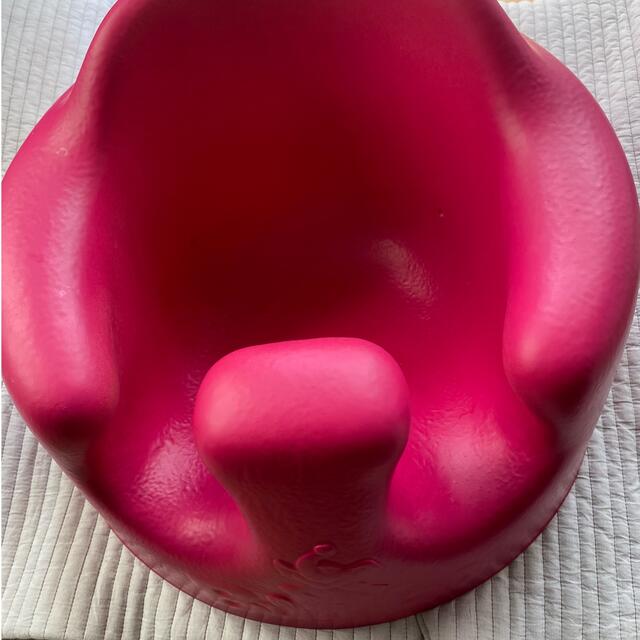 Bumbo(バンボ)のバンボ　マゼンタ キッズ/ベビー/マタニティの授乳/お食事用品(その他)の商品写真