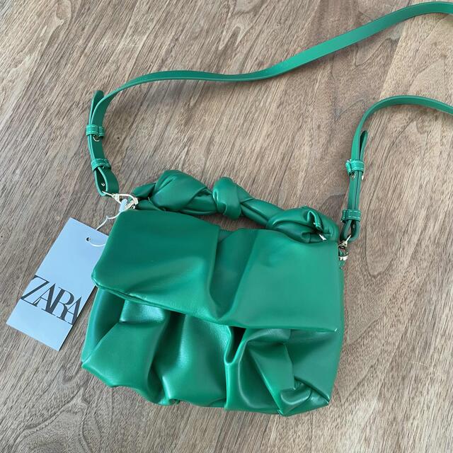 ZARA(ザラ)のZARA グリーン ソフト ノット クロスボディバッグ ショルダー 2way 緑 レディースのバッグ(ハンドバッグ)の商品写真