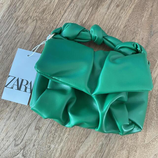 ZARA(ザラ)のZARA グリーン ソフト ノット クロスボディバッグ ショルダー 2way 緑 レディースのバッグ(ハンドバッグ)の商品写真