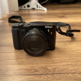 ニコン(Nikon)の美品★Nikon1 v3 レンズキット★(ミラーレス一眼)