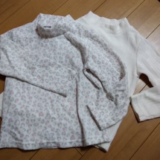 UNIQLO(ユニクロ)のハイネックフリース２枚 キッズ/ベビー/マタニティのキッズ服女の子用(90cm~)(Tシャツ/カットソー)の商品写真