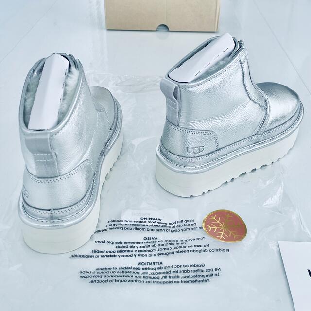 UGG(アグ)の新品 UGG NEUMEL PLATFORM ZIP ボアブーツ 23 シルバー レディースの靴/シューズ(ブーティ)の商品写真