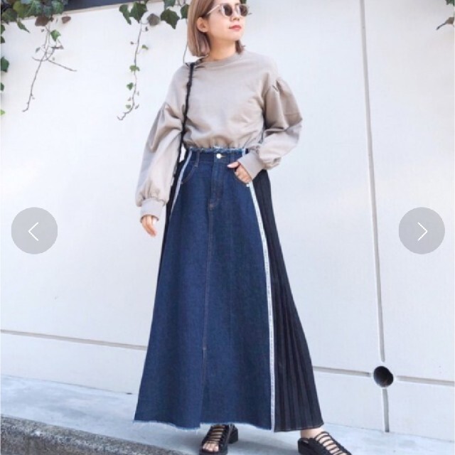 Ameri VINTAGE(アメリヴィンテージ)のside pleats denim skirt ameri レディースのスカート(ロングスカート)の商品写真