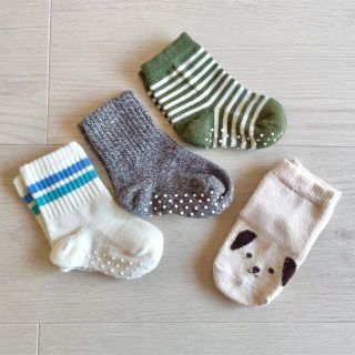 ユニクロ(UNIQLO)のUNIQLO  ベビー靴下　9-12cm  4足(靴下/タイツ)