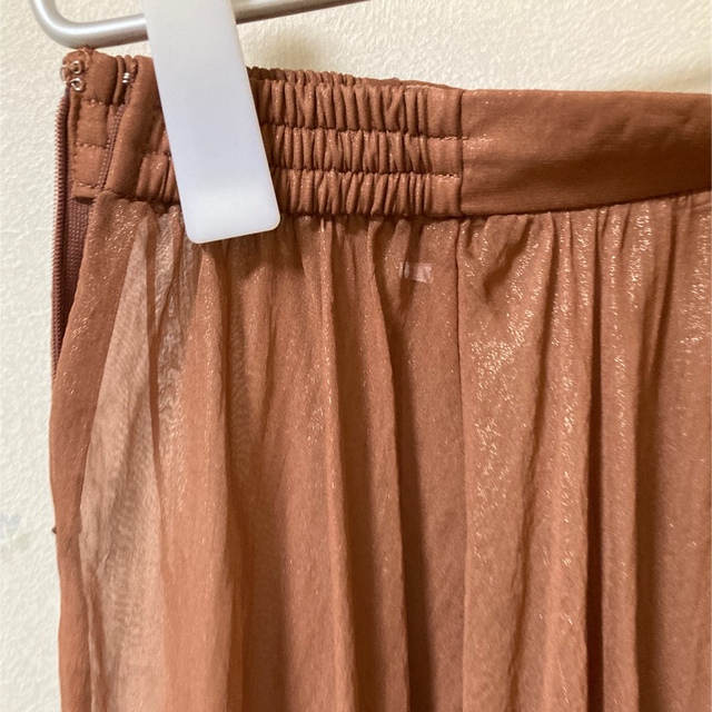 Lily Brown(リリーブラウン)の【新品SALE処分前！】インナー付き光沢シアースカート　BRW レディースのスカート(ロングスカート)の商品写真