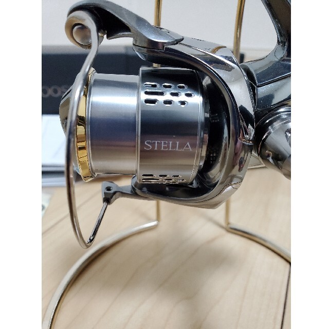 SHIMANO(シマノ)の専用 18 ステラ 1000SSSPG カスタムハンドル リールスタンド スポーツ/アウトドアのフィッシング(リール)の商品写真