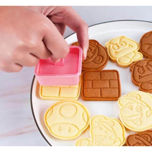 マリオ　クッキー型 6ピース インテリア/住まい/日用品のキッチン/食器(調理道具/製菓道具)の商品写真