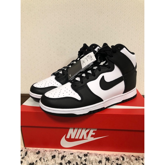 NIKE(ナイキ)のNIKE WMNS DUNK HIGH BLACK AND WHITE メンズの靴/シューズ(スニーカー)の商品写真