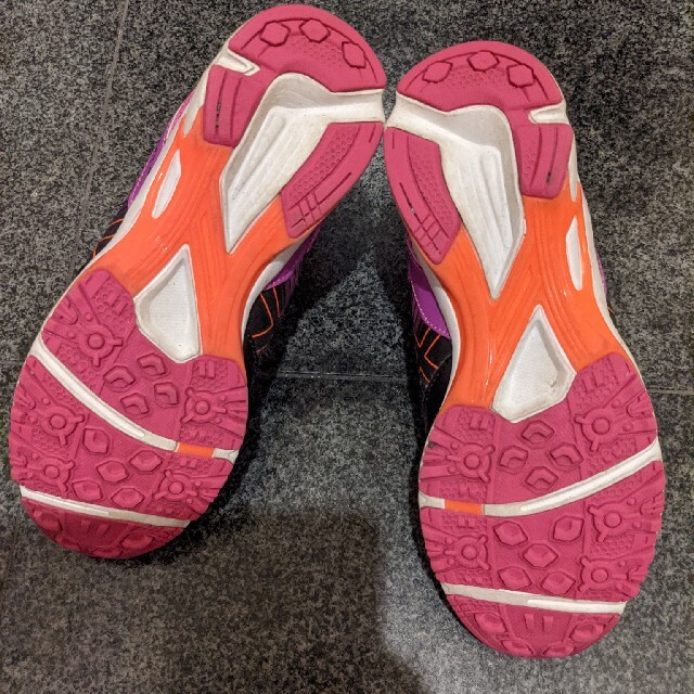 asics(アシックス)のアシックス　スニーカー　23センチ キッズ/ベビー/マタニティのキッズ靴/シューズ(15cm~)(スニーカー)の商品写真