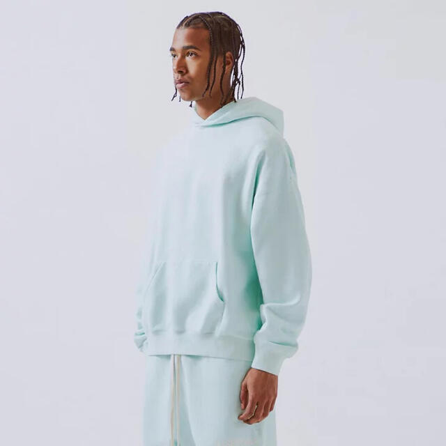 FEAR OF GOD(フィアオブゴッド)のFOG ESSENTIALS FRONT MINI LOGO HOODIE メンズのトップス(パーカー)の商品写真