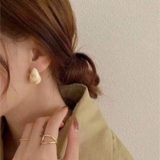 トゥデイフル(TODAYFUL)のno.780    アイボリーマーブル　ティアドロップピアス(ピアス)